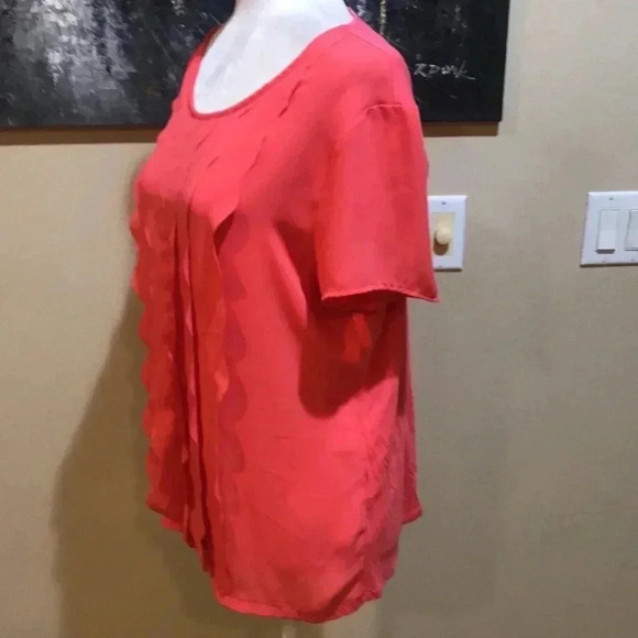 New York & Company Ruffled Front Coral Colored Short Sleeved Mixed Fabric Top-L - Picture 4 of 6
